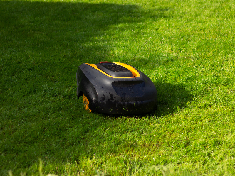 Installation de robot tondeuse par Passion Ô Jardin