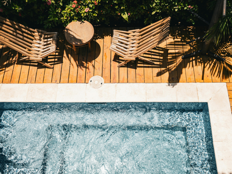 Terrasse et plage de piscine par Passion Ô Jardin