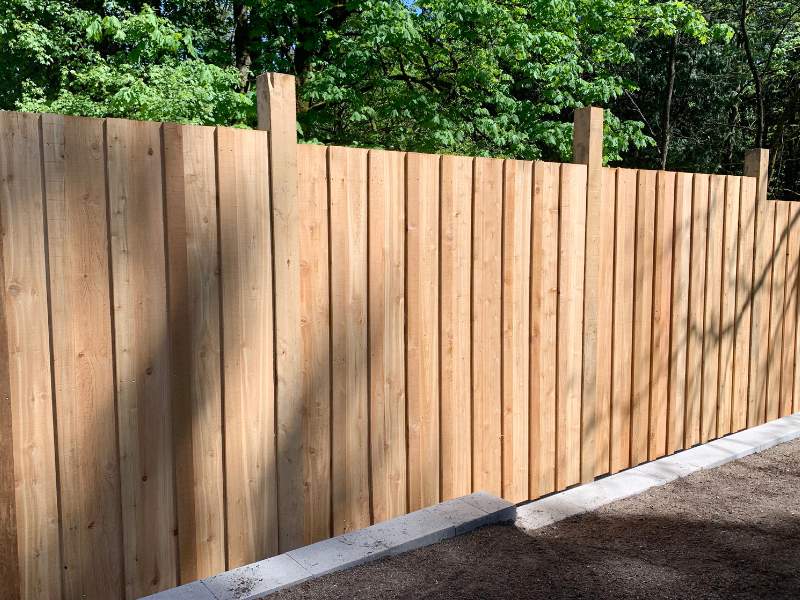 Installation de clôture en bois par Passion Ô Jardin